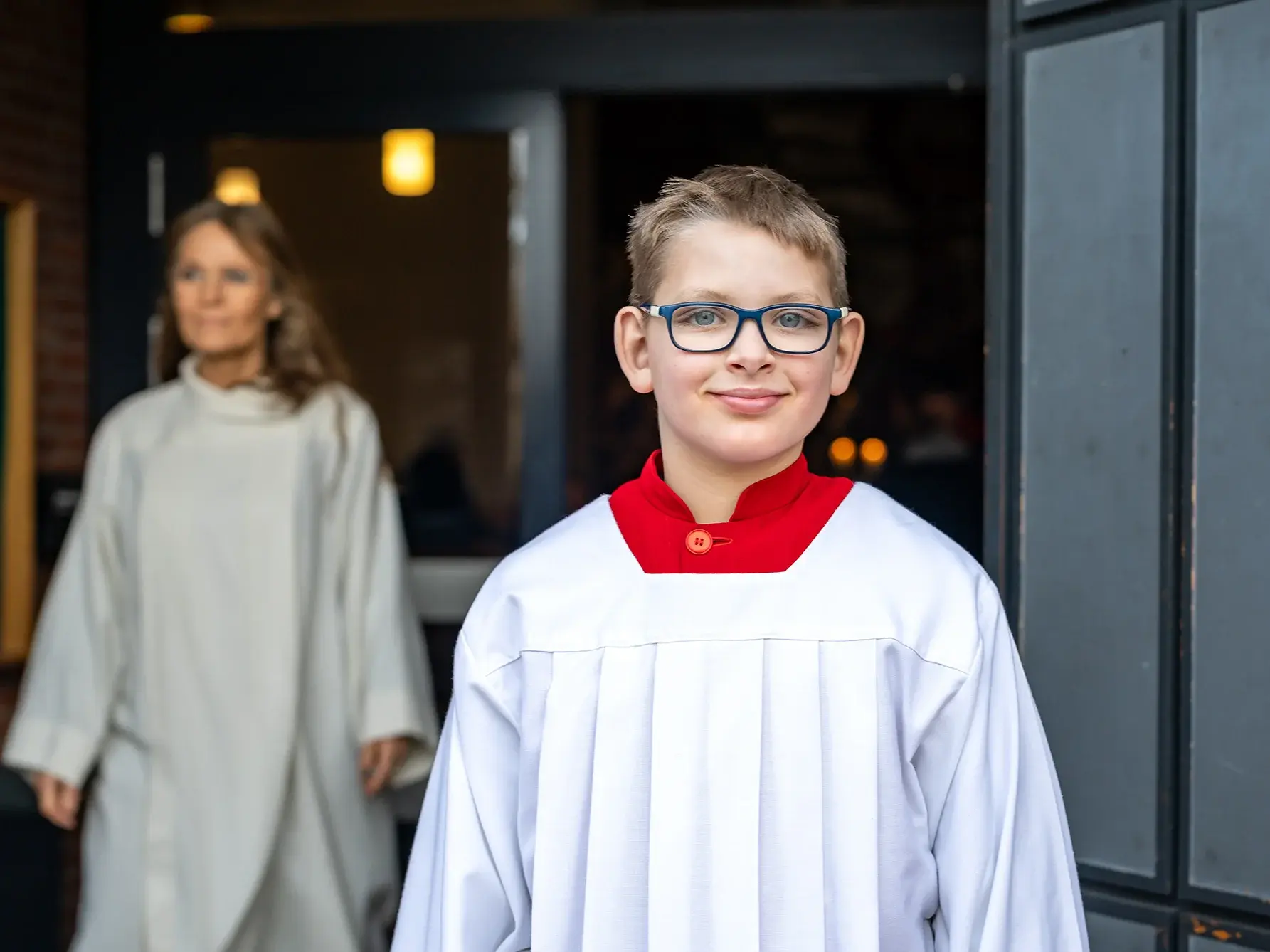 BdC Kinder- und Jugendhilfe: Junge in Ministrantengewand